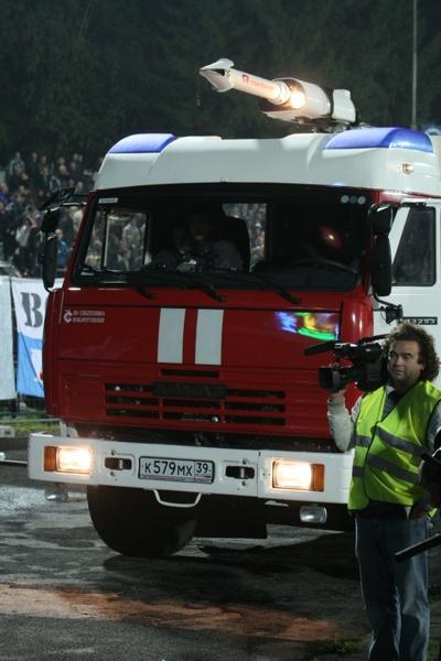 «Футбол особого режима»: фоторепортаж с западной трибуны «Балтики» на матче с «Зенитом»